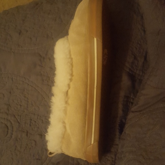 UGH house shoes - Picture 3 of 4